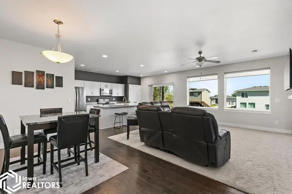 1913 Southbridge DR, Adel, IA 50003