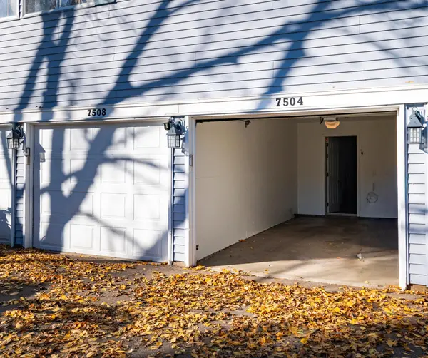 7504 12th ST N, Oakdale, MN 55128