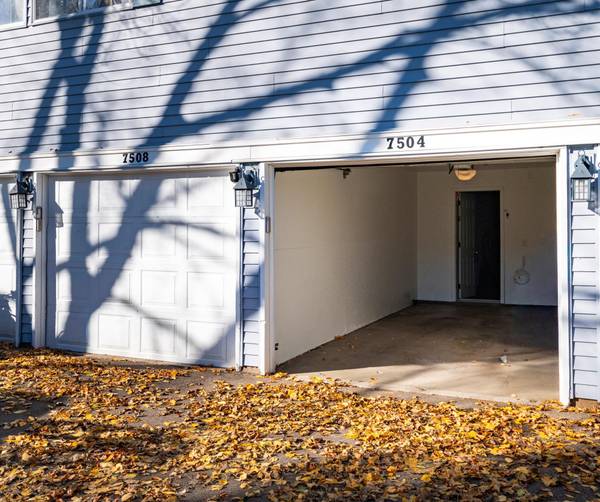 7504 12th ST N, Oakdale, MN 55128