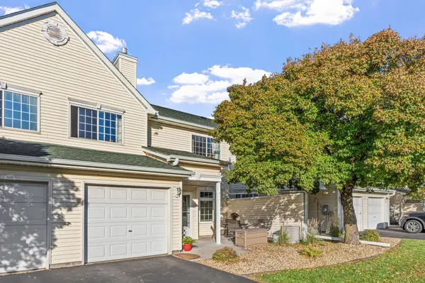 552 Aqua CIR, Lino Lakes, MN 55014