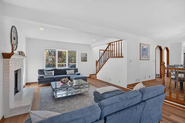 1896 Catalina DR, Woodbury, MN 55125