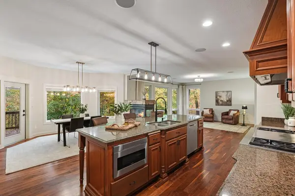 18600 Ridgewood RD, Minnetonka, MN 55391
