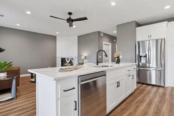 724 David WAY NE, Isanti, MN 55040