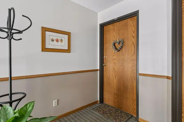 2525 Concord WAY #123, Mendota Heights, MN 55120