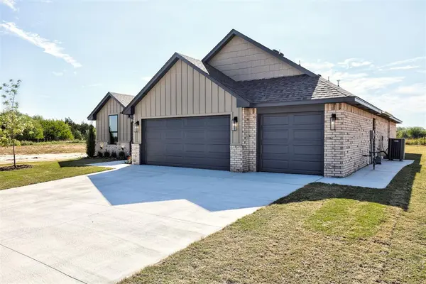11008 NW 17th ST, Yukon, OK 73099