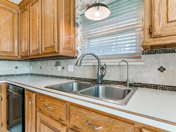 10509 Foxhorn CIR, Midwest City, OK 73130