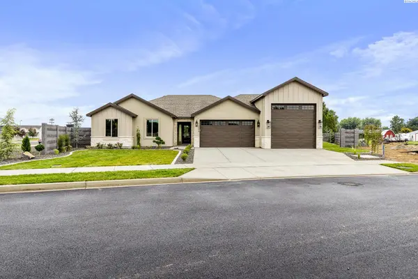 10004 Redbud Dr, Pasco, WA 99301