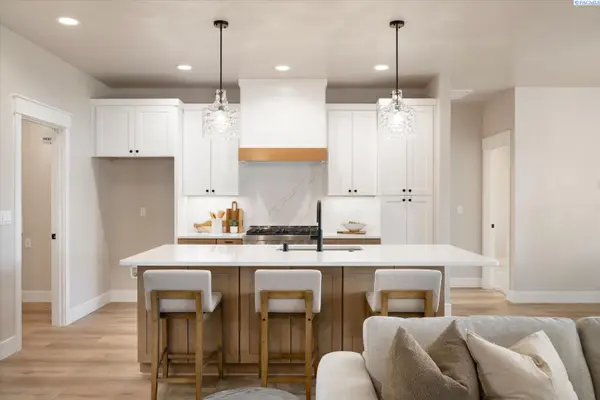 2379 Upriver Ave, Richland, WA 99352