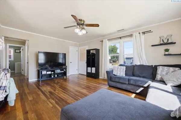 1305 Van Giesen St, Richland, WA 99354