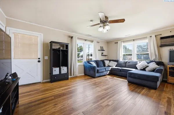 1305 Van Giesen St, Richland, WA 99354