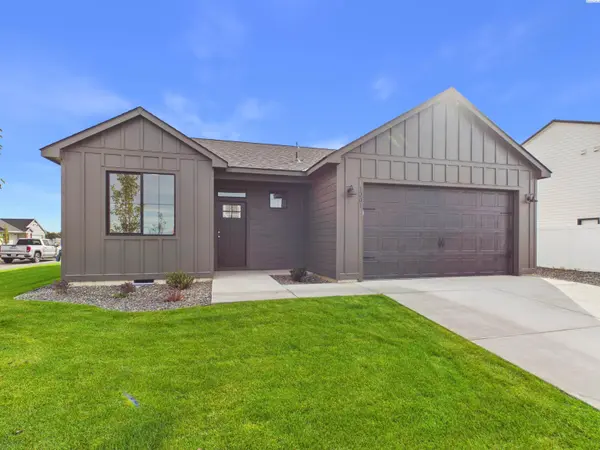 1201 Topaz Ave, Grandview, WA 98930