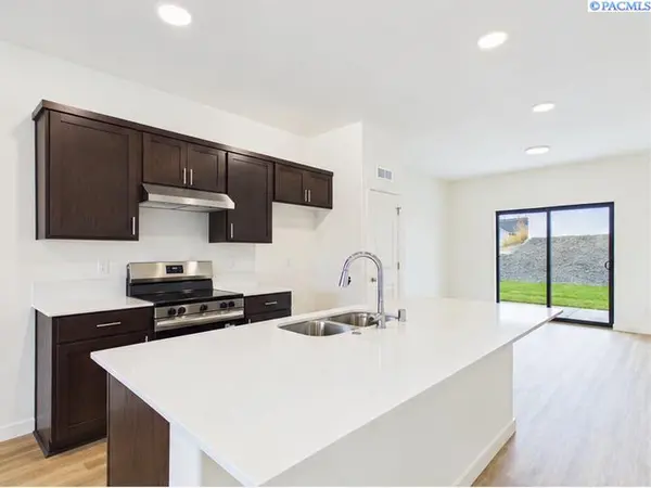 3745 Scout St, Richland, WA 99352