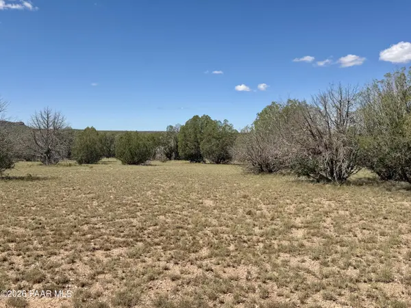 79n W Arrowhead TRL, Ash Fork, AZ 86320
