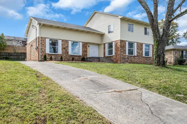 3032 Runabout Dr, Nashville, TN 37217