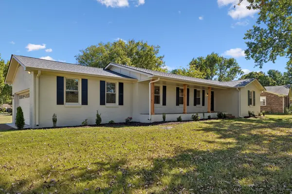 2242 Surrey Dr, Murfreesboro, TN 37129