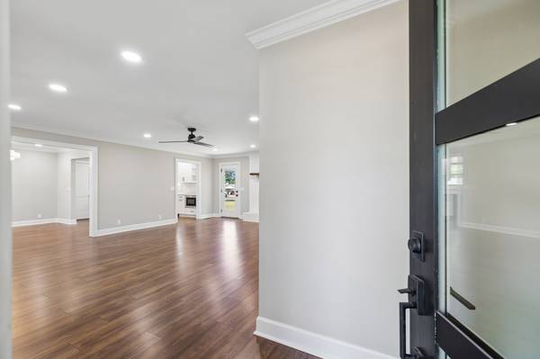 2242 Surrey Dr, Murfreesboro, TN 37129