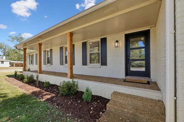 2242 Surrey Dr, Murfreesboro, TN 37129