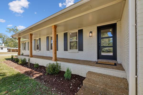 2242 Surrey Dr, Murfreesboro, TN 37129