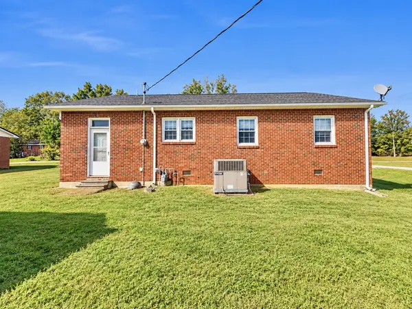 106 W Brooklyn St, Linden, TN 37096