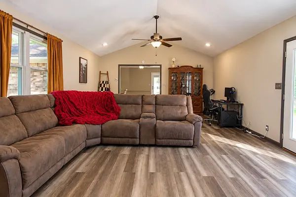 916 Kenwood Dr, Clarksville, TN 37043