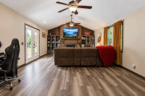 916 Kenwood Dr, Clarksville, TN 37043