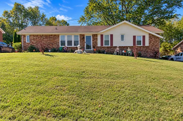 916 Kenwood Dr, Clarksville, TN 37043