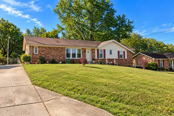 916 Kenwood Dr, Clarksville, TN 37043