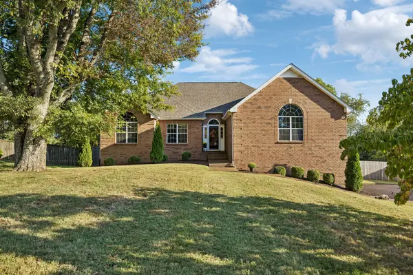 2981 Iroquois Dr, Thompsons Station, TN 37179
