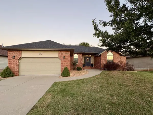 3226 N Dickerson AVE, Springfield, MO 65803