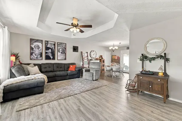 4097 State Highway K, Seymour, MO 65746