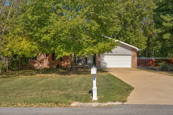1425 S Thousand Oaks DR, Nixa, MO 65714