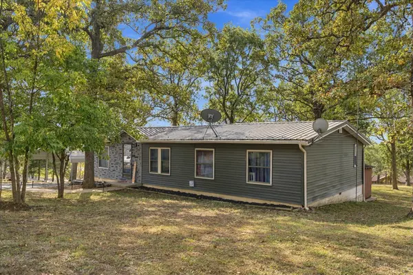 24788 Camelot DR, Hermitage, MO 65668