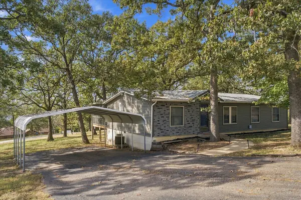 24788 Camelot DR, Hermitage, MO 65668