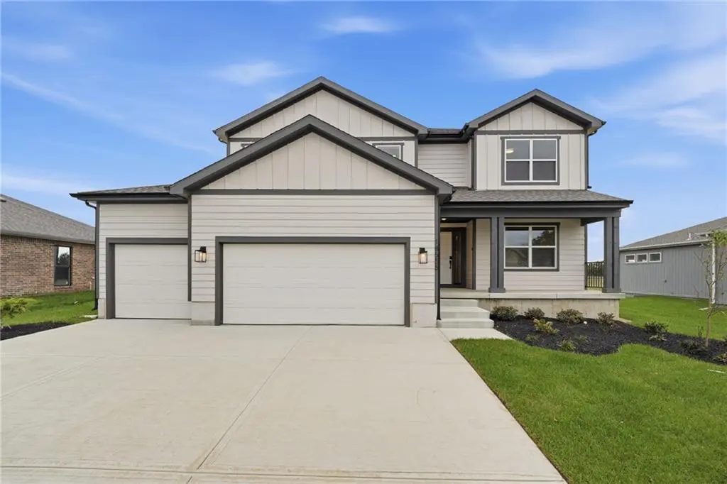 18555 W 195th ST, Spring Hill, KS 66083