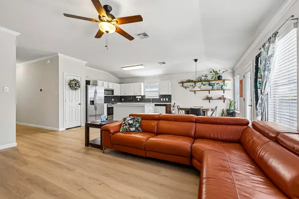 611 Decker DR, Hutto, TX 78634