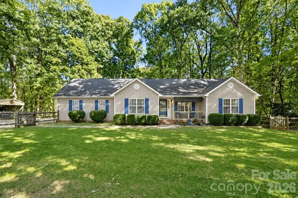 8610 Lochinvar DR, Charlotte, NC 28227