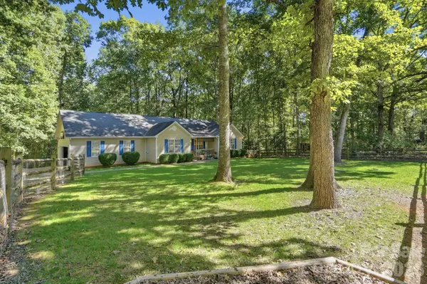 8610 Lochinvar DR, Charlotte, NC 28227
