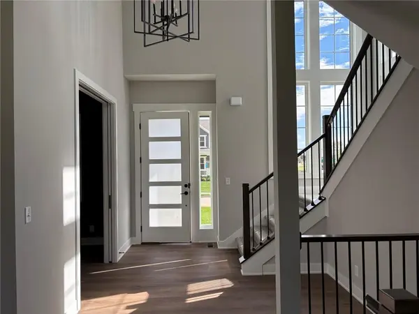 1820 SW Arbormist DR, Lee's Summit, MO 64082