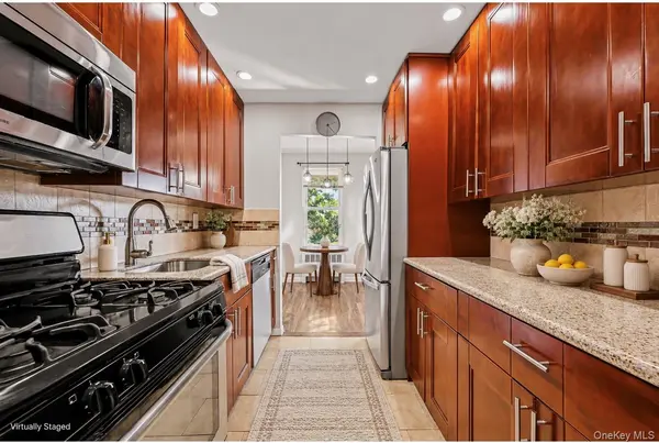 25 Trinity PL #3M, New Rochelle, NY 10805