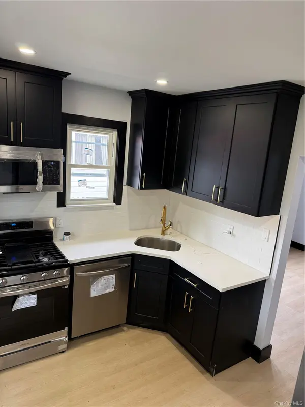 18 Frankel AVE, Freeport, NY 11520