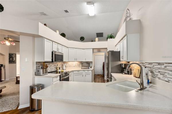 25233 LOST OAK CIR, Leesburg, FL 34748