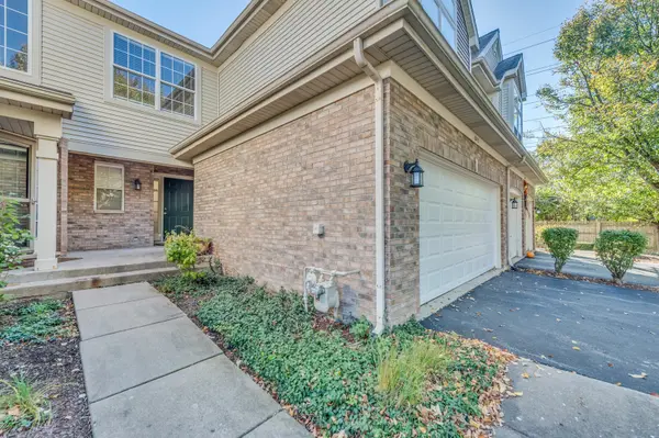845 Mckenzie Station DR, Lisle, IL 60532