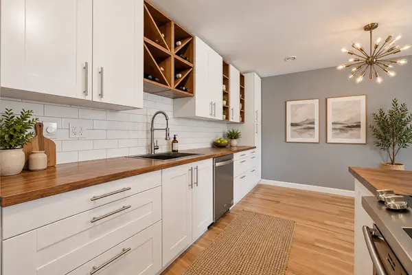 19A Kingery Quarter #204, Willowbrook, IL 60527