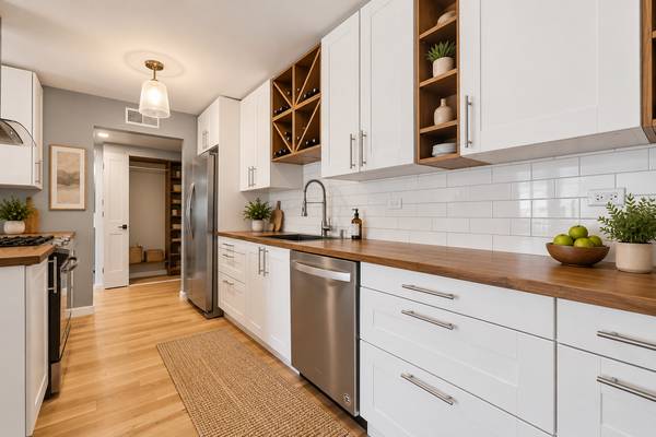 19A Kingery Quarter #204, Willowbrook, IL 60527