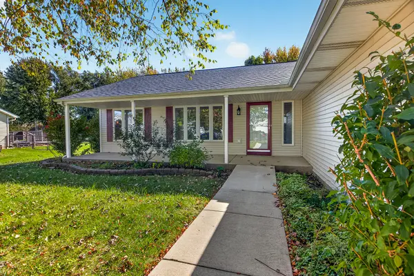 136 Harvest Glenn DR, Davis Junction, IL 61020