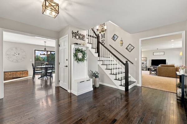 2406 Highland DR, Palatine, IL 60067