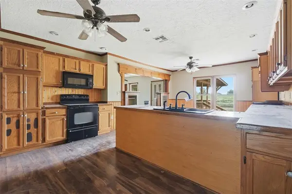 12261 Us Highway 283, Sayre, OK 73662