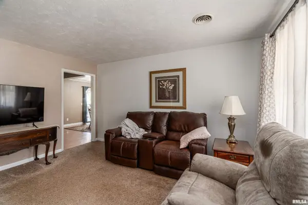 7009 Cherry Valley RD, Marion, IL 62959