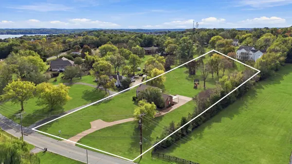260 Anderson Ln, Hendersonville, TN 37075