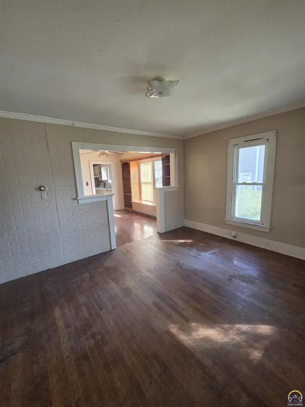 10 Neosho St, Emporia, KS 66801